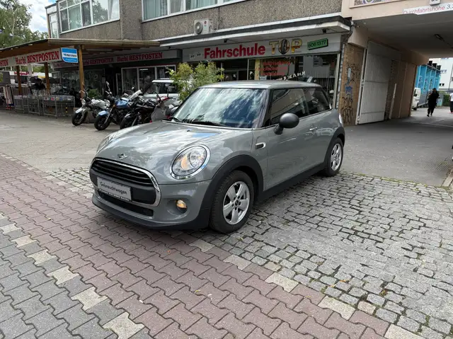 Mini Hatch view 13