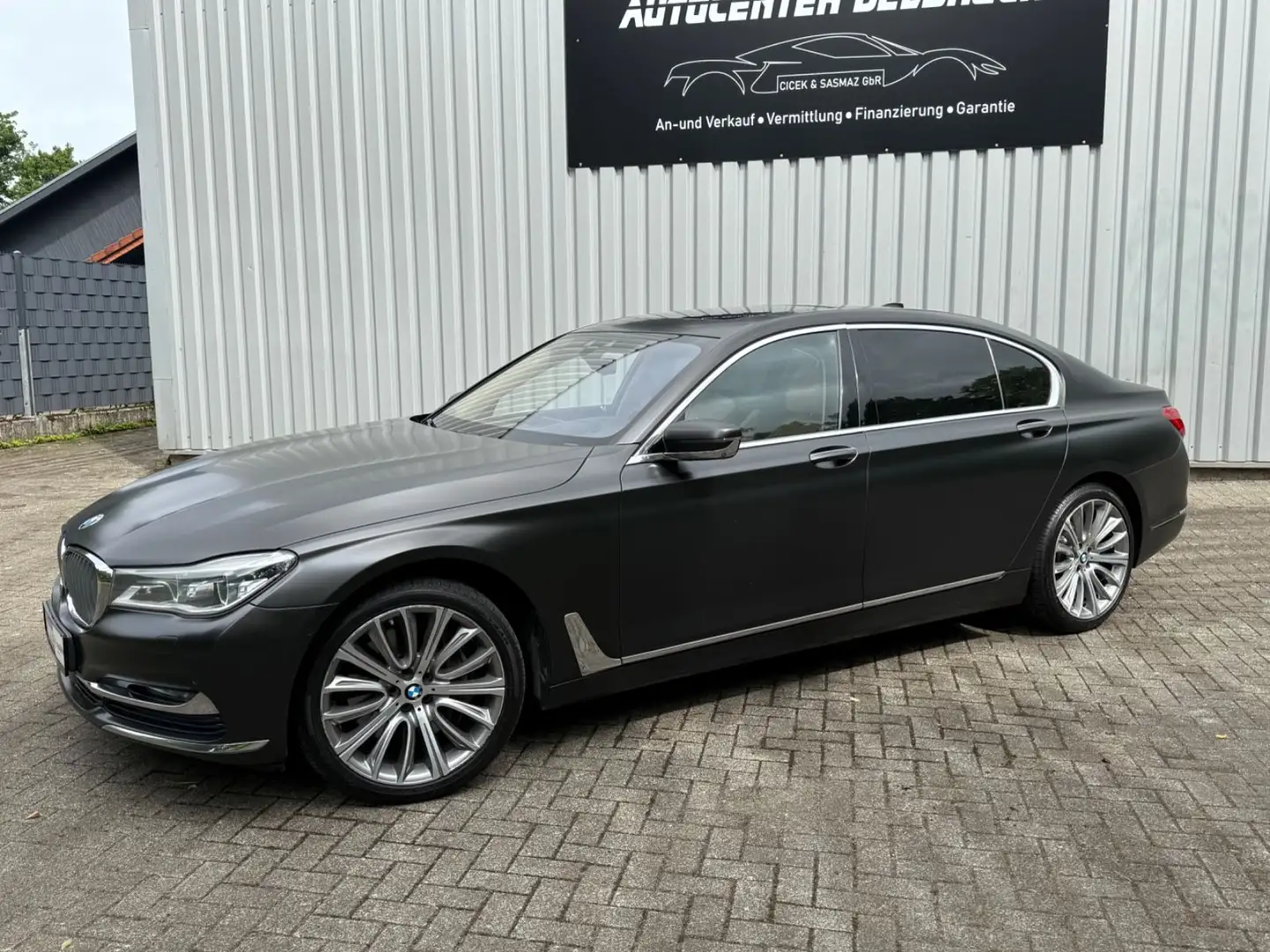 BMW 750 Ld xDrive Executive-Lounge Sky-Lounge Black - 2