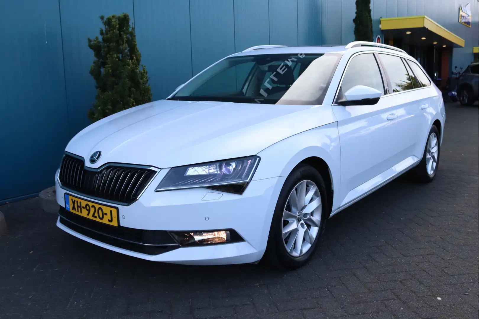 Skoda Superb Combi 1.5 TSI ACT DSG AUT Ambition Business PANO|C Bílá - 1