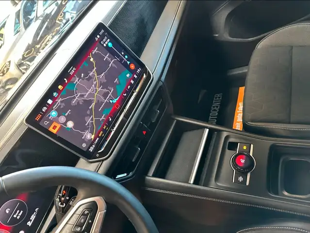 Volkswagen Tiguan view 12