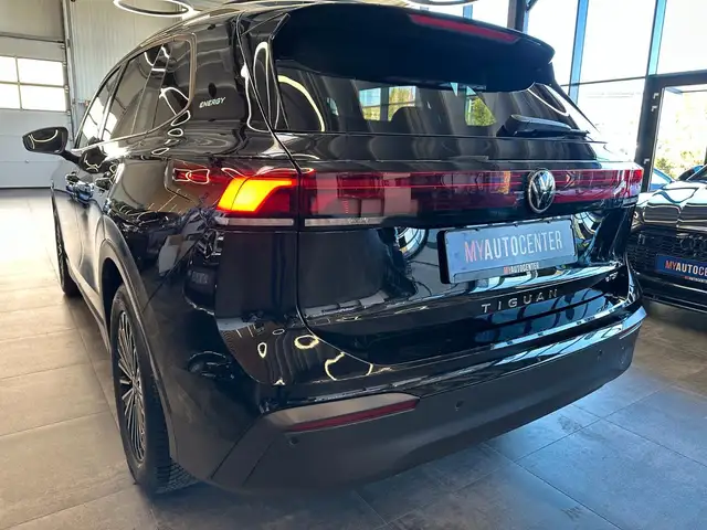 Volkswagen Tiguan view 5