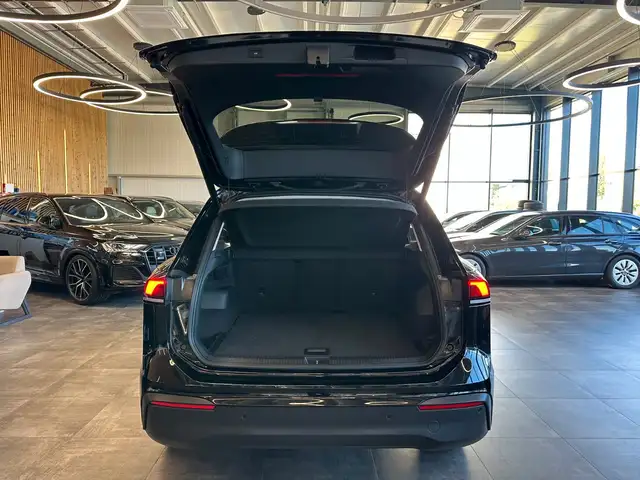 Volkswagen Tiguan view 6