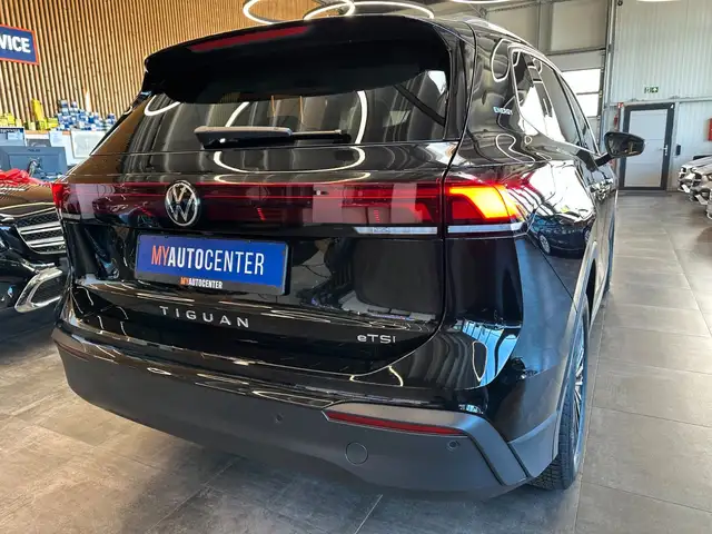 Volkswagen Tiguan view 2