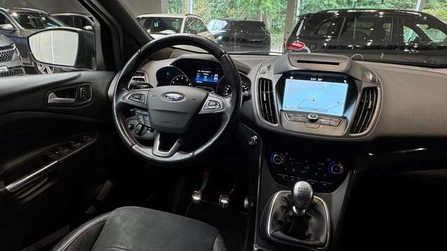 Ford Kuga — photo 10
