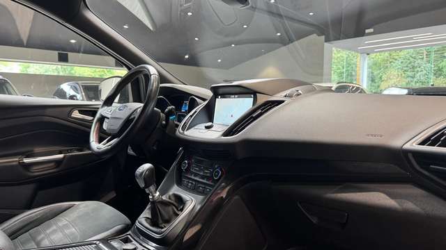 Ford Kuga — photo 13