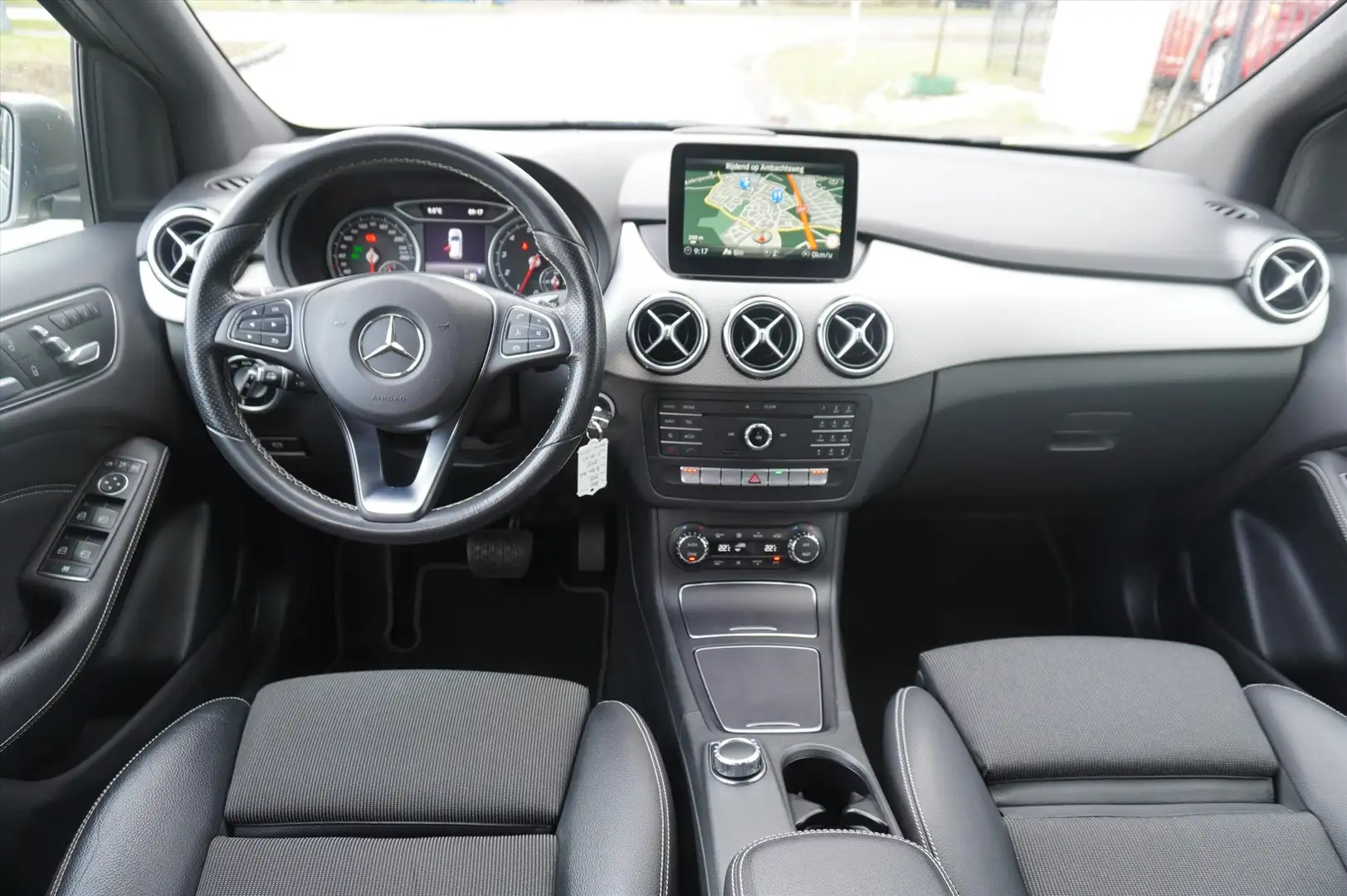 Mercedes-Benz B 200 B 156PK 7G-DCT Automaat Trekh. Parkeer Camera Clim Grau - 2