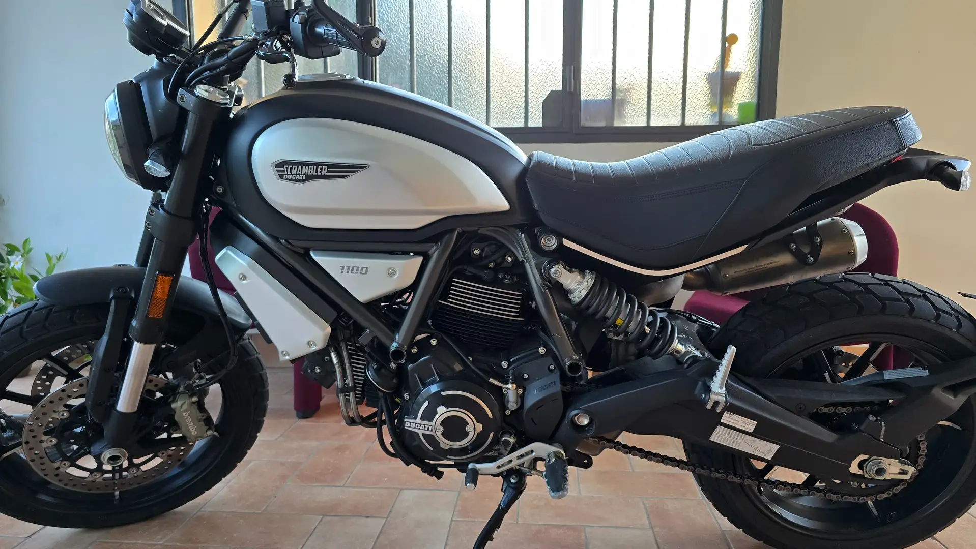 Ducati Scrambler 1100 Negro - 1