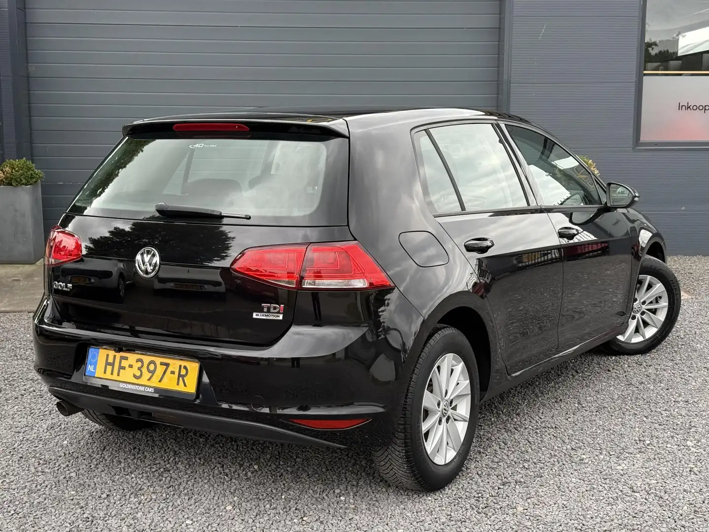 Volkswagen Golf 1.6 TDI Highline 2e Eigenaar,Camera,Afn.Trekhaak,C Zwart - 2