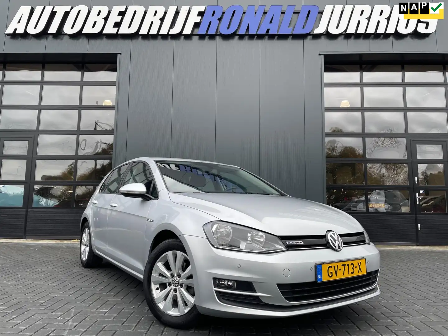Volkswagen Golf 1.0 TSI Comfortline NL.Auto/Navigatie/Trekhaak/Cli Grijs - 1