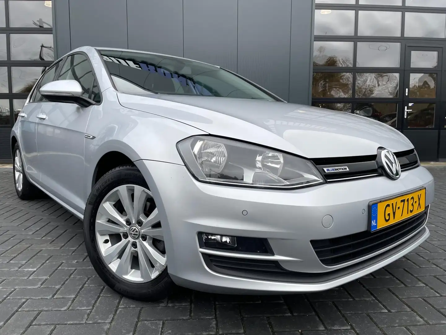Volkswagen Golf 1.0 TSI Comfortline NL.Auto/Navigatie/Trekhaak/Cli Grijs - 2