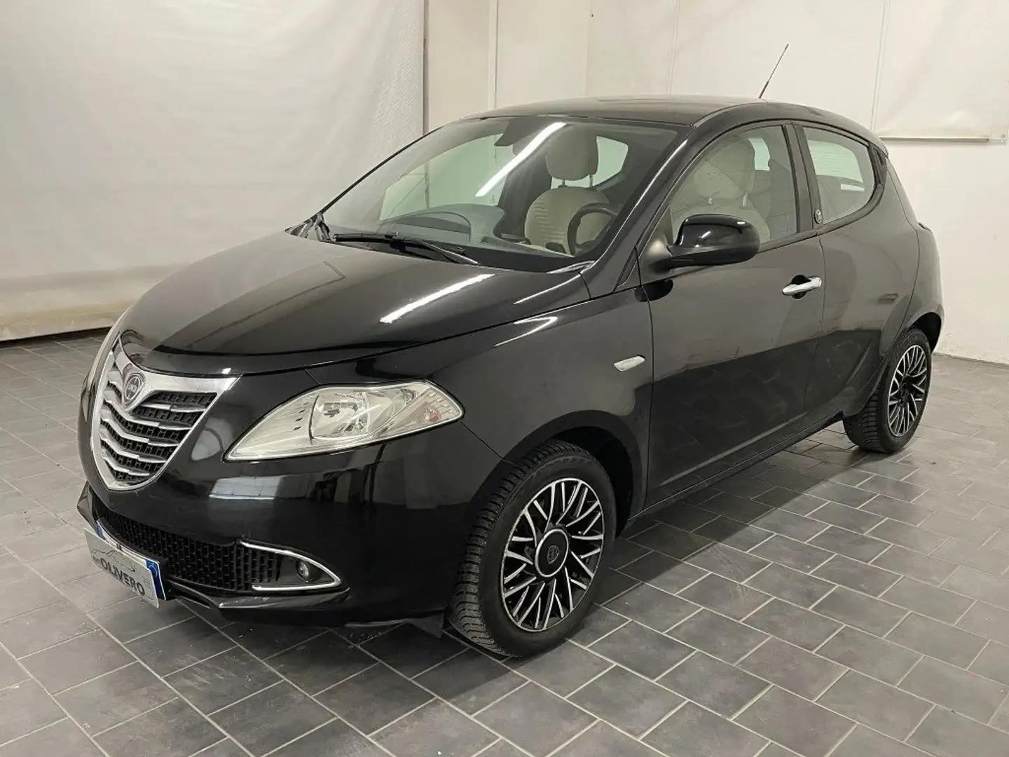 Lancia Ypsilon 1.2 69 CV 5 porte 30th Anniversary-5PTI Nero - 2
