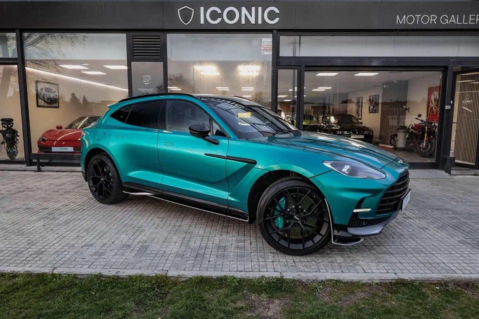 Aston Martin DBX 707 Verde - 1