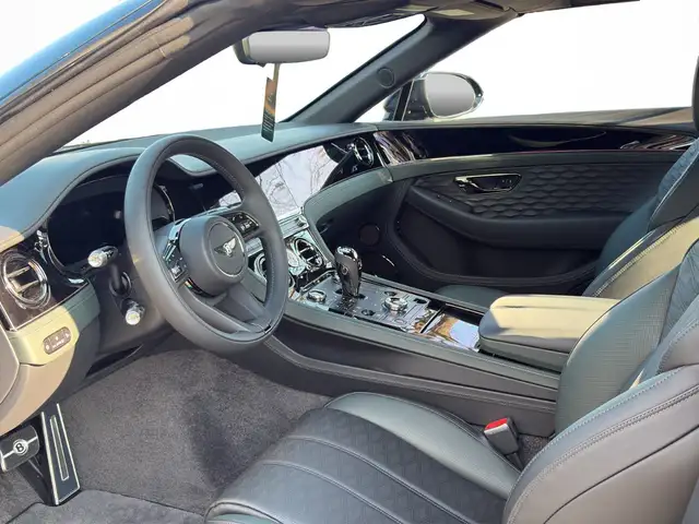 Bentley Continental GTC view 9