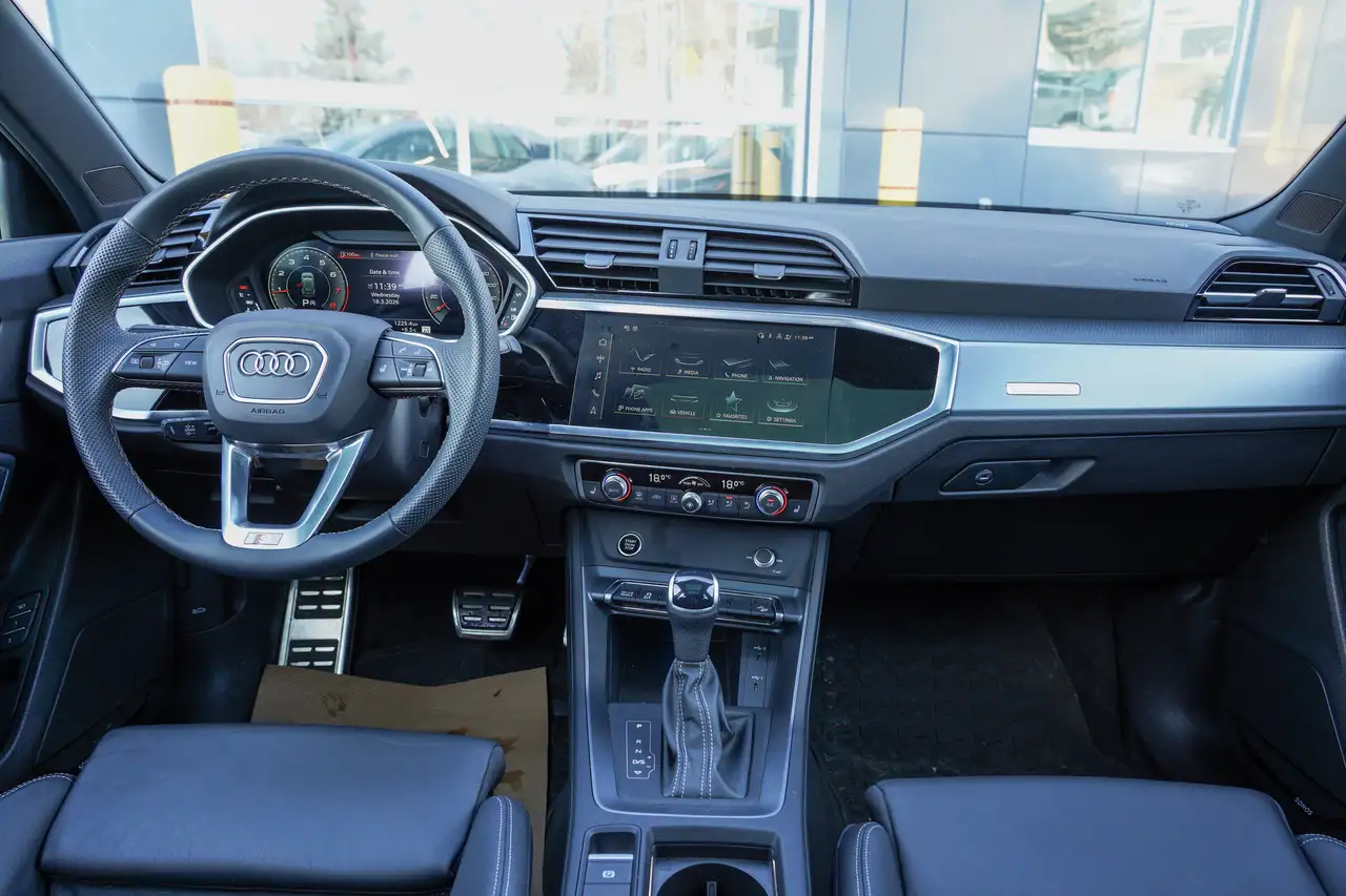 Audi Q3 снимка Audi Q3
