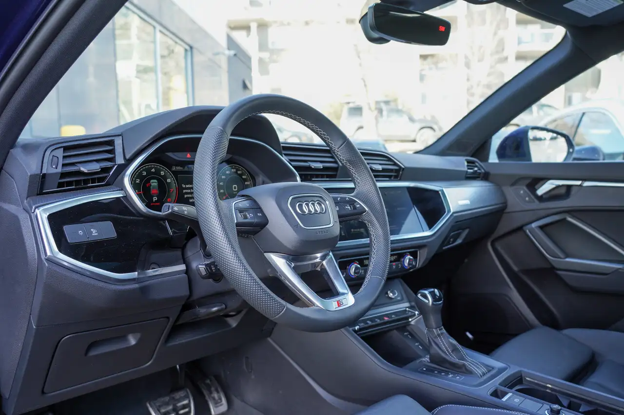 Audi Q3 снимка Audi Q3