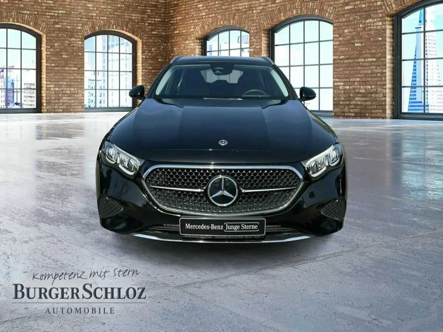 Mercedes-Benz E 200 T-Modell Avantgarde Pano SpurW W-Paket LM Zwart - 2