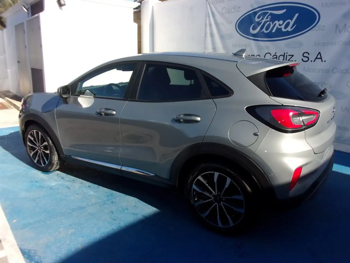Ford Puma 1.0 EcoBoost MHEV Titanium Aut. 125 Silber - 2