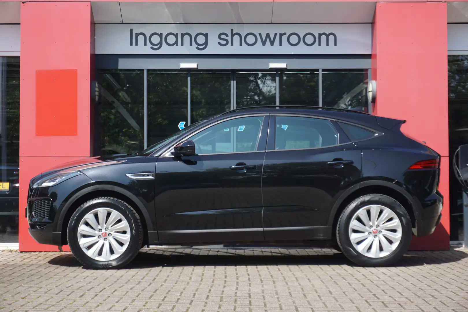 Jaguar E-Pace 2.0 P250 AWD HSE | Origineel NL | 249pk | Panorama Zwart - 2