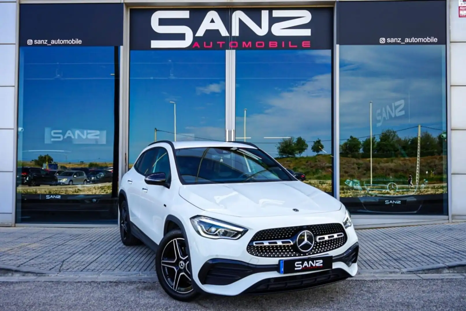 Mercedes-Benz GLA 250 250e Blanc - 1