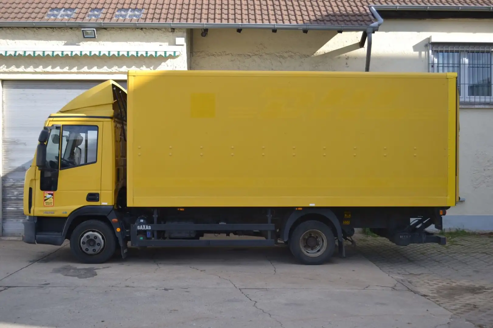 Iveco M752 ML75E16/P Koffer Ladebordwand 141tkm 1. Hd. Geel - 2