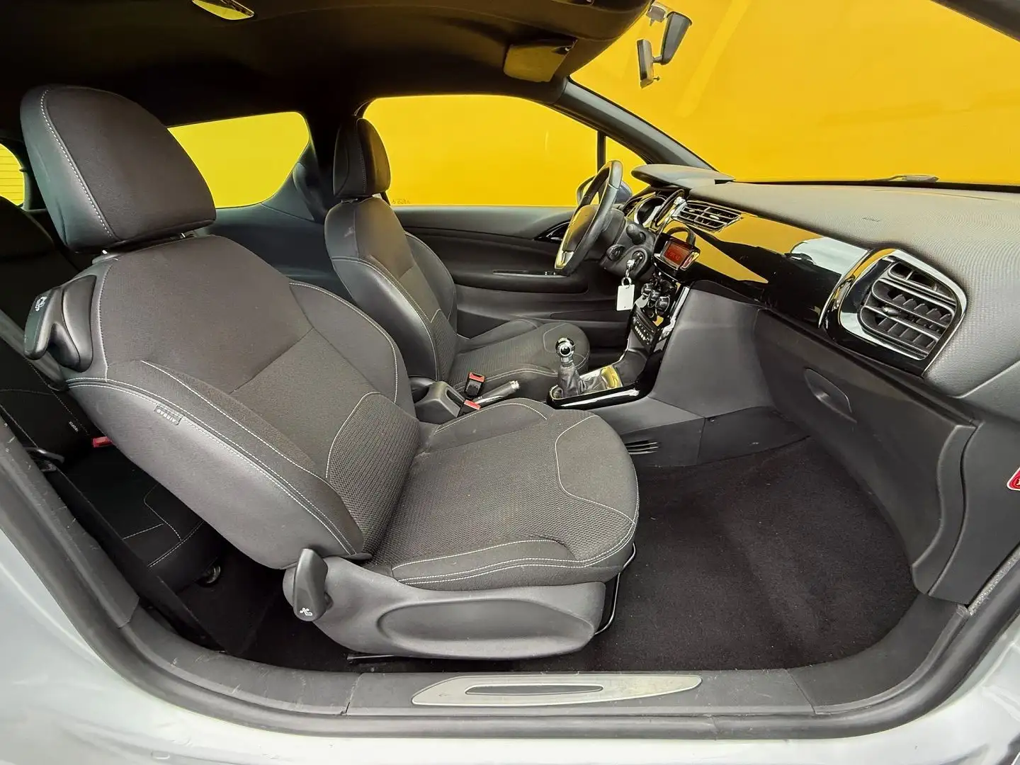 Citroen DS3 1.6 E-HDI90 SO CHIC 4CV Gris - 2