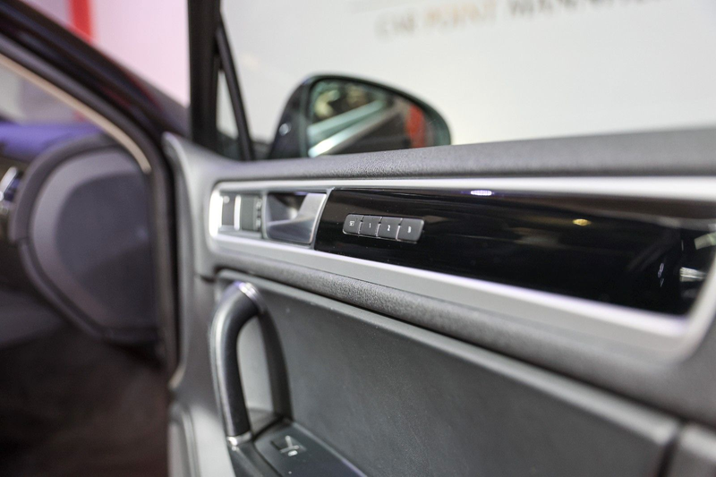 Volkswagen Touareg V8 TDI *4Motion* Pano Memory *Dynaudio* — photo 14