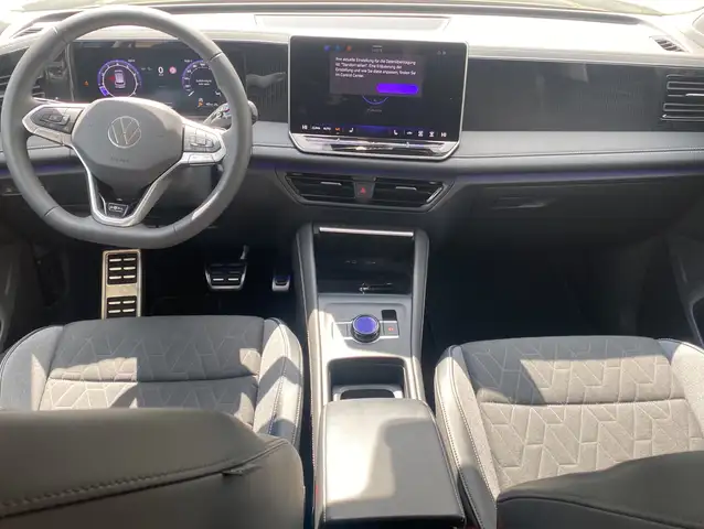 Volkswagen Tiguan view 3