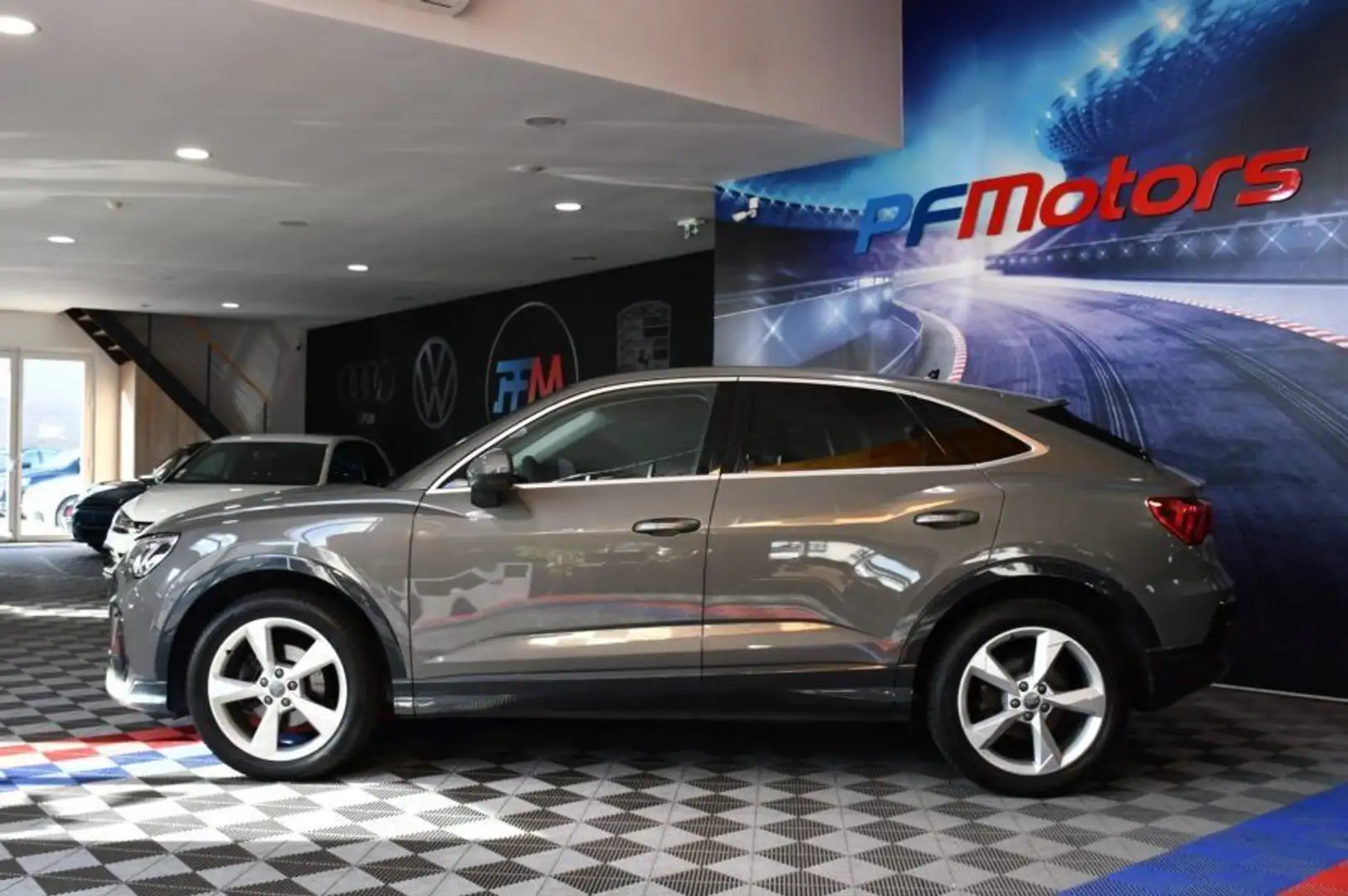 Audi Q3 S-Line Design Luxe 35 TDI 150 S-Tronic GPS Vebasto Virtuyal Hayon Attelage LED Caméra ACC Pré Sense JA 19 Grigio - 2