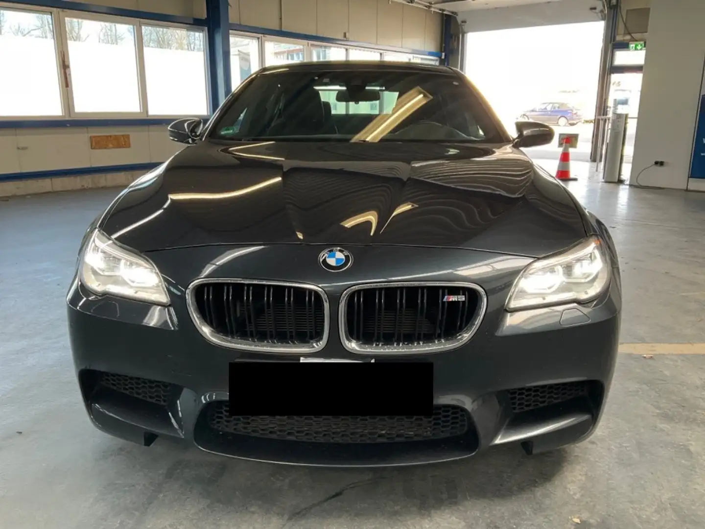 BMW M5 Schwarz - 1