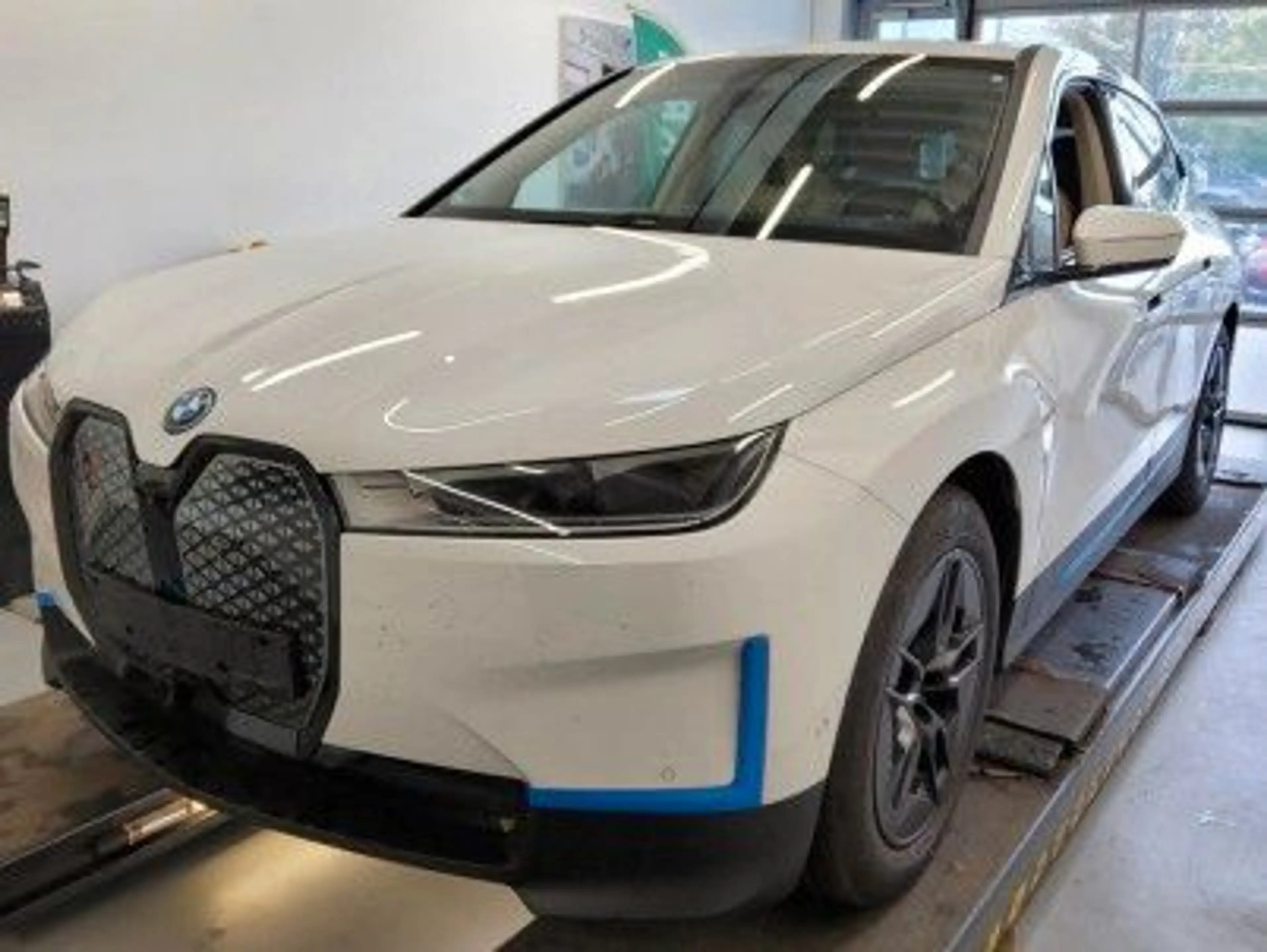 BMW iX 40/SofCl/BelüftStz/Park&DrivAsProf/KomfoZg/360 — photo 5