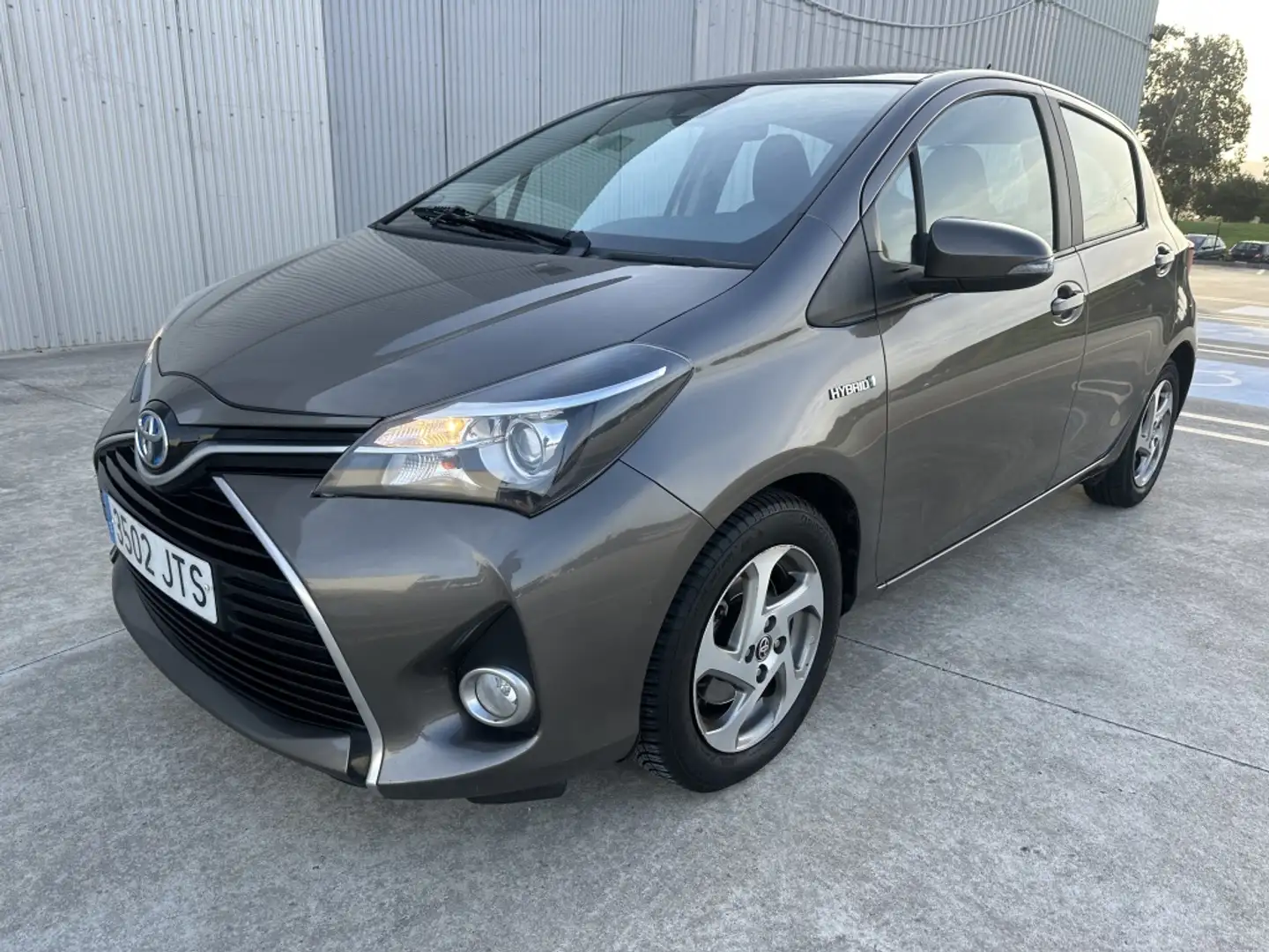 Toyota Yaris HSD 1.5 Active Beige - 1