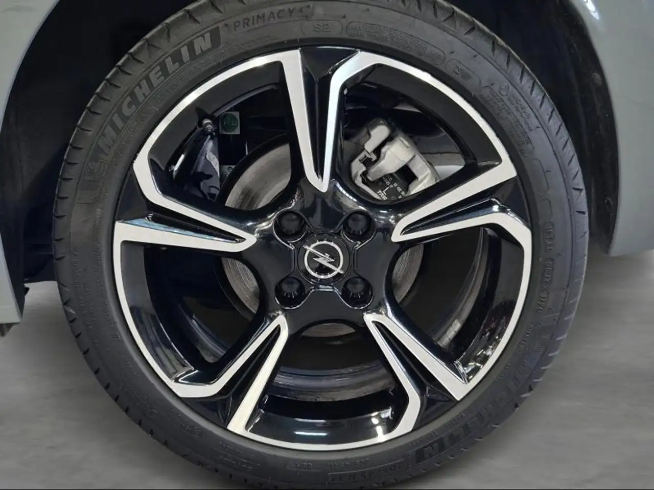 Opel Corsa GS 1.2 Turbo MT6 100 21