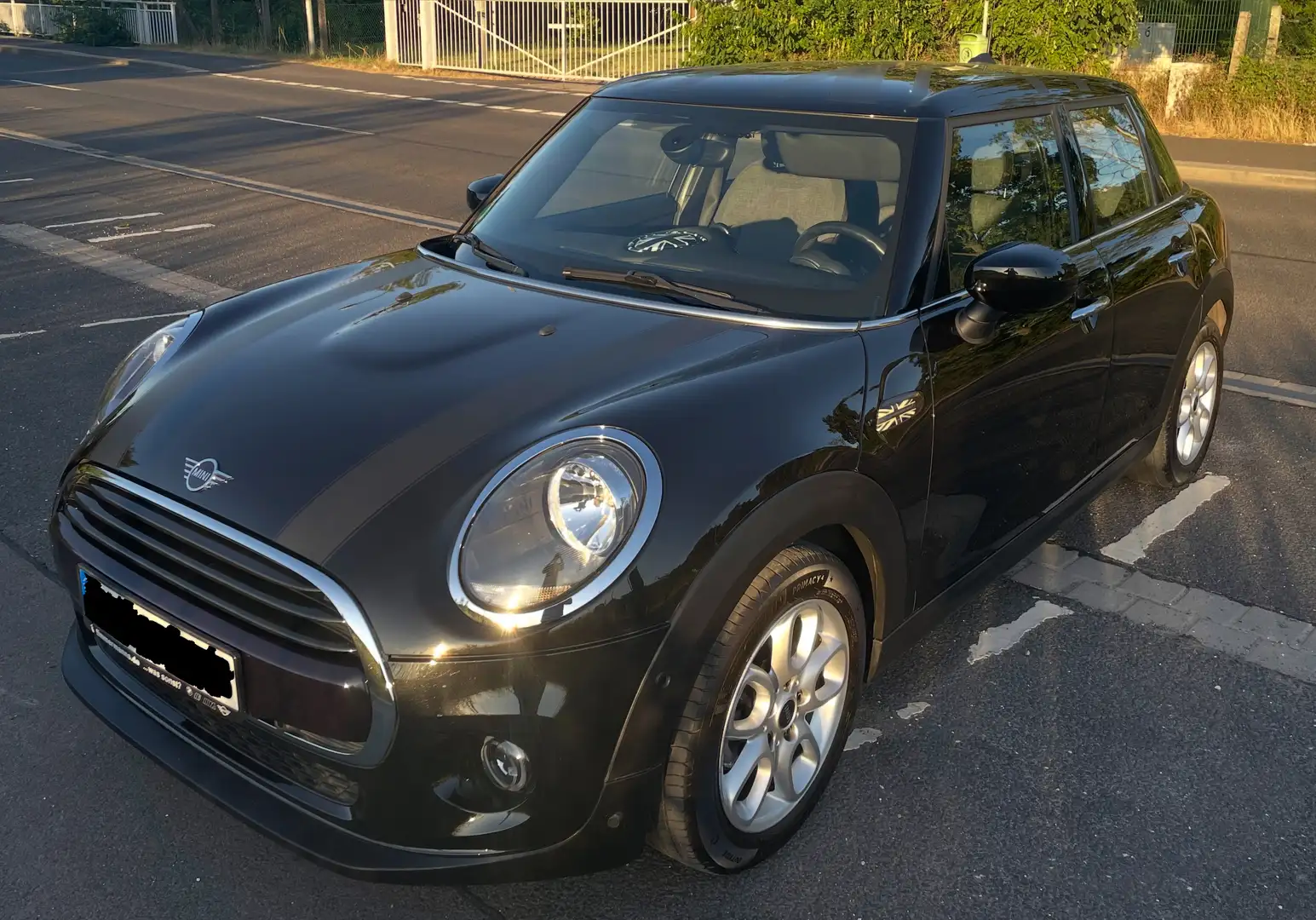 MINI Cooper MINI 5-TÜRER Aut. midnight-black metallic Schwarz - 1