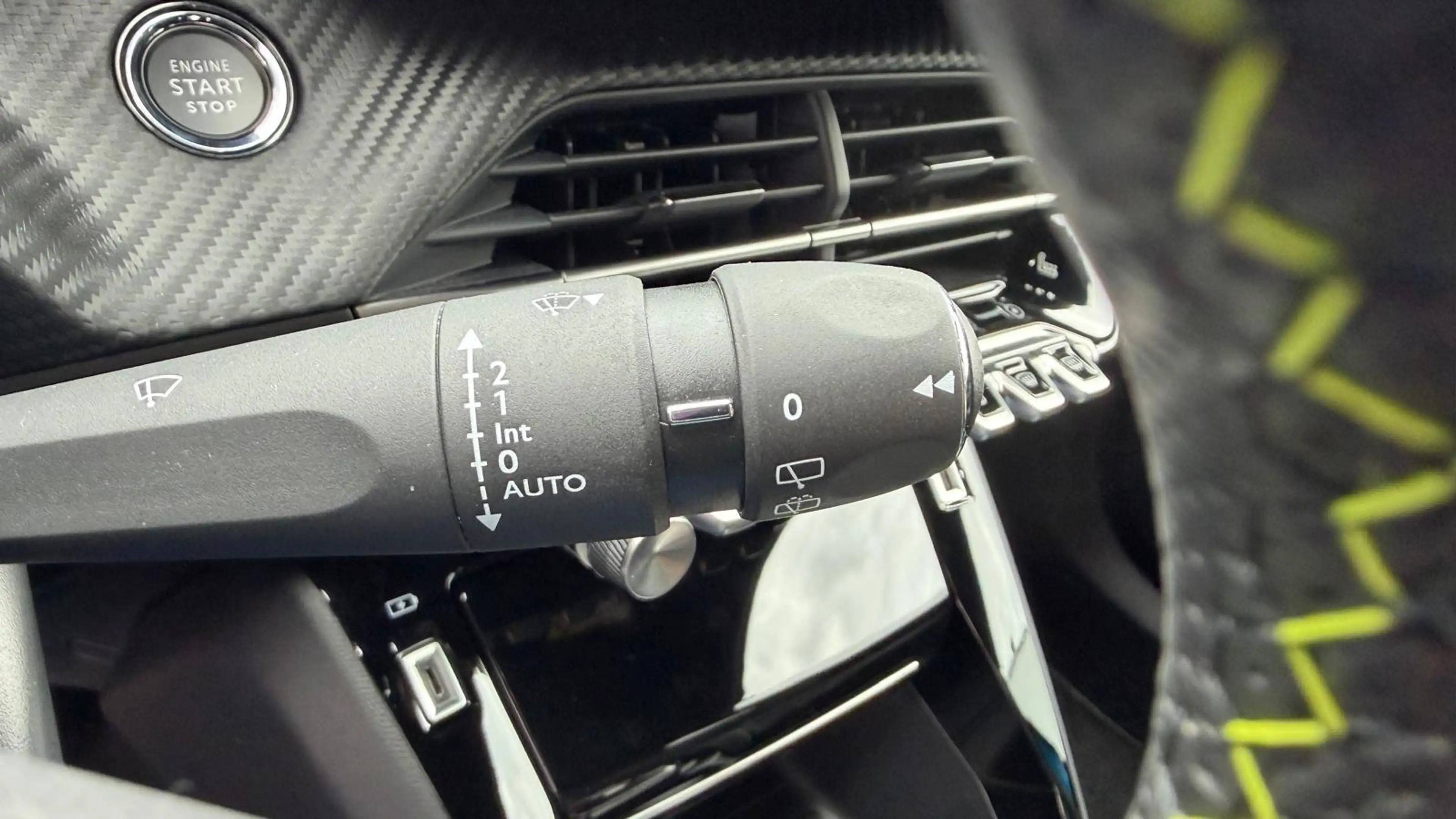 Peugeot e-2008 50KWH 136PK GT PACK AUTOMAAT SOH 100% / NAVI / LED — photo 32
