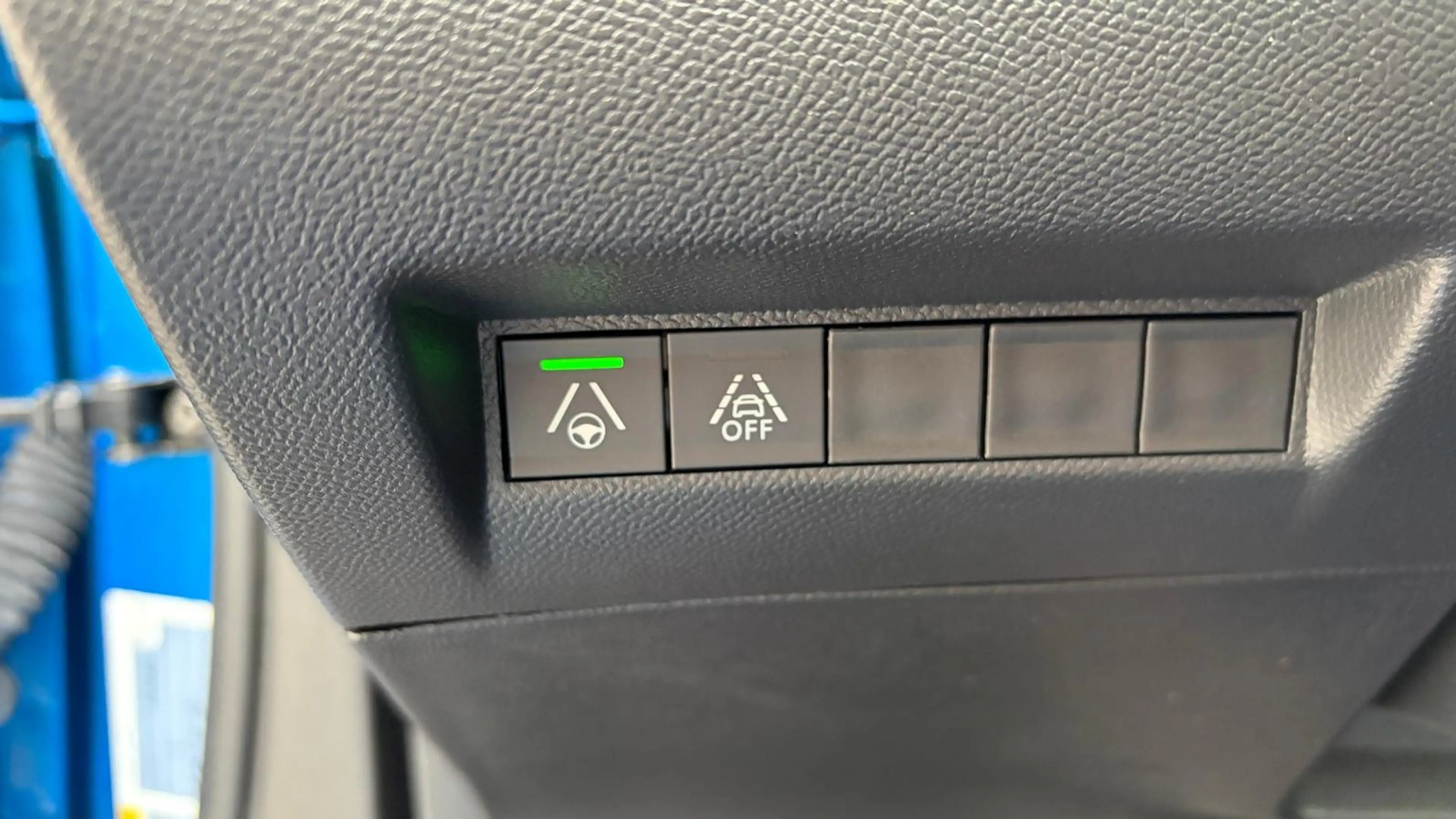 Peugeot e-2008 50KWH 136PK GT PACK AUTOMAAT SOH 100% / NAVI / LED — photo 25