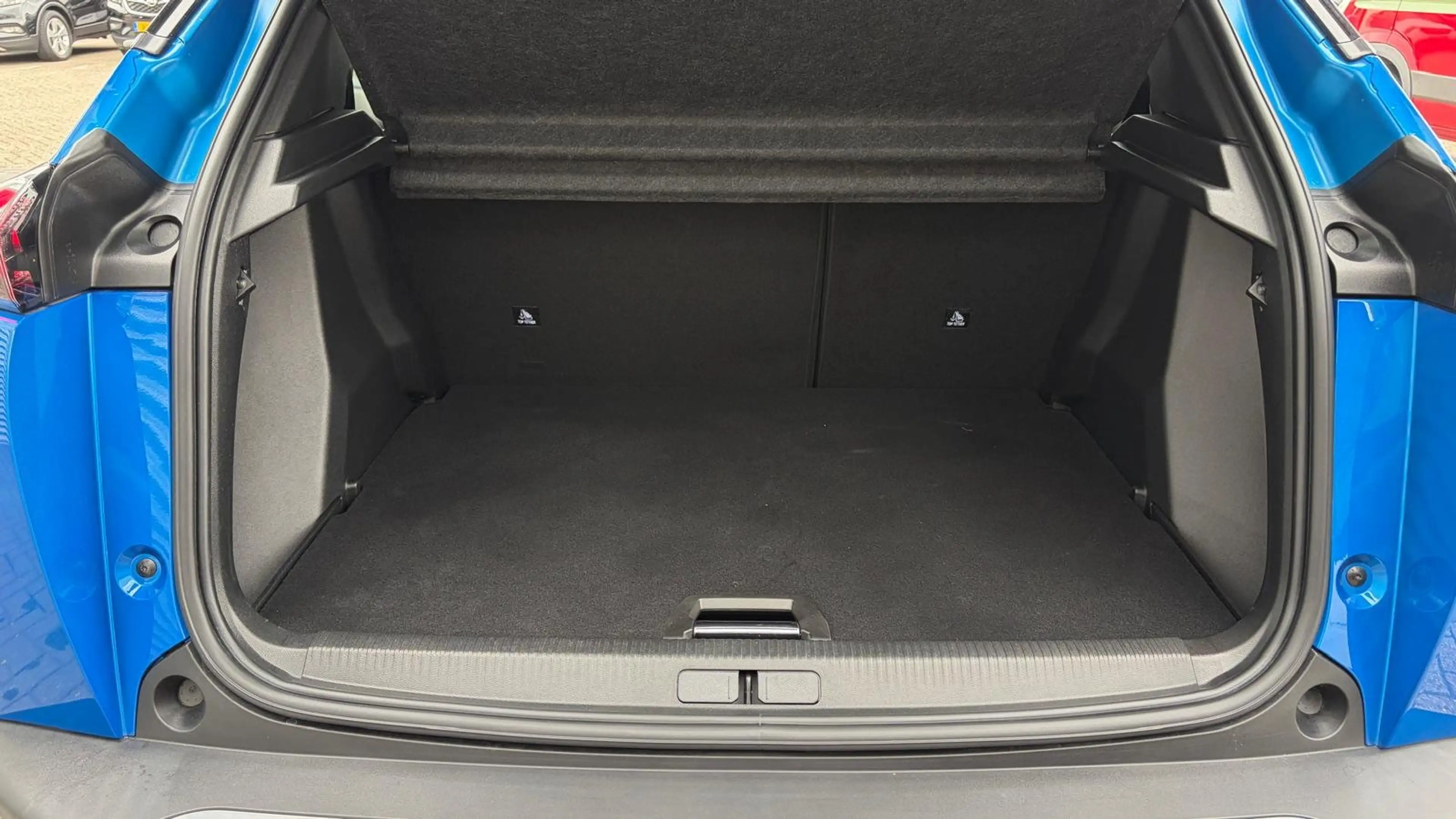 Peugeot e-2008 50KWH 136PK GT PACK AUTOMAAT SOH 100% / NAVI / LED — photo 19