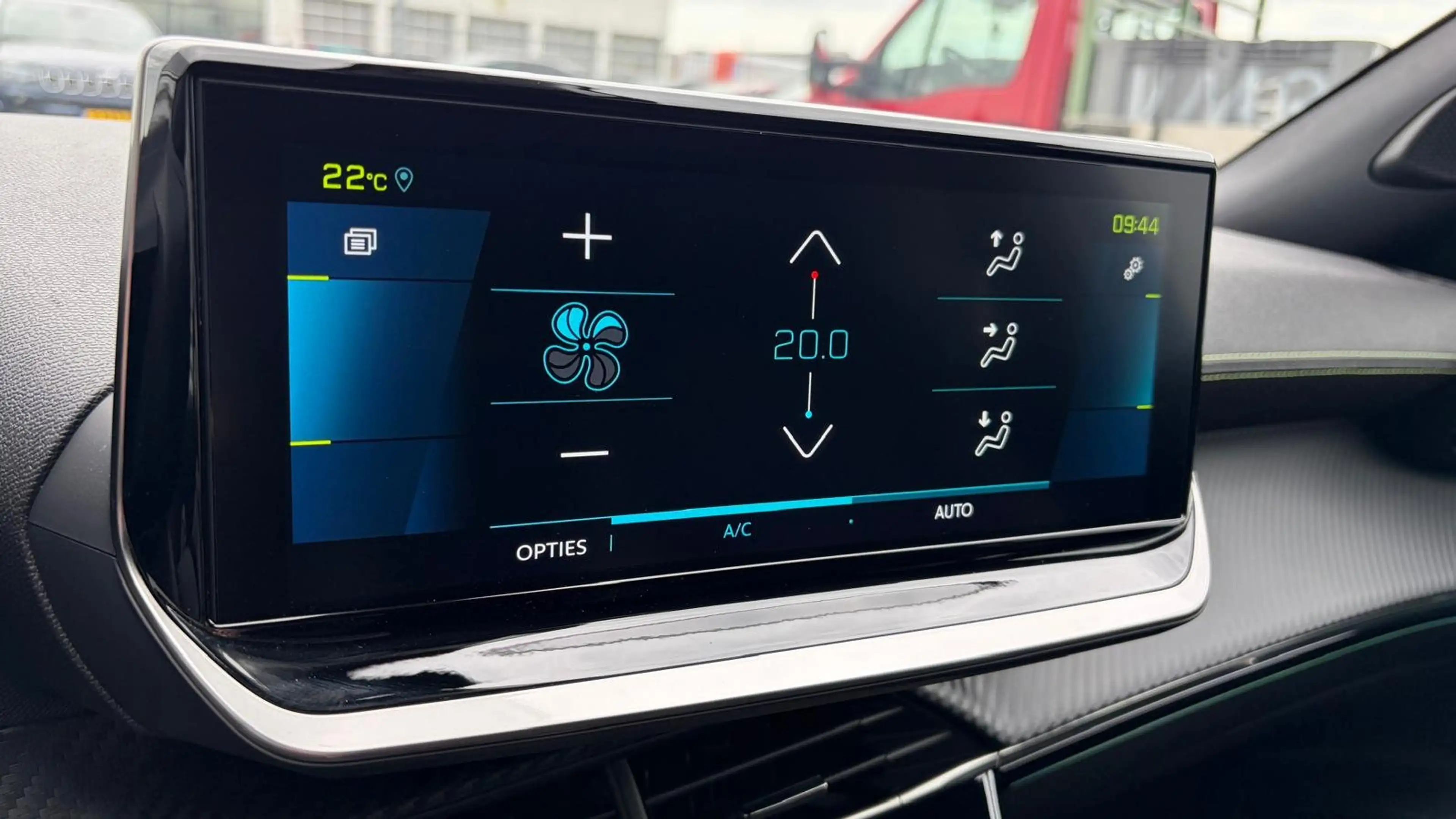 Peugeot e-2008 50KWH 136PK GT PACK AUTOMAAT SOH 100% / NAVI / LED — photo 39
