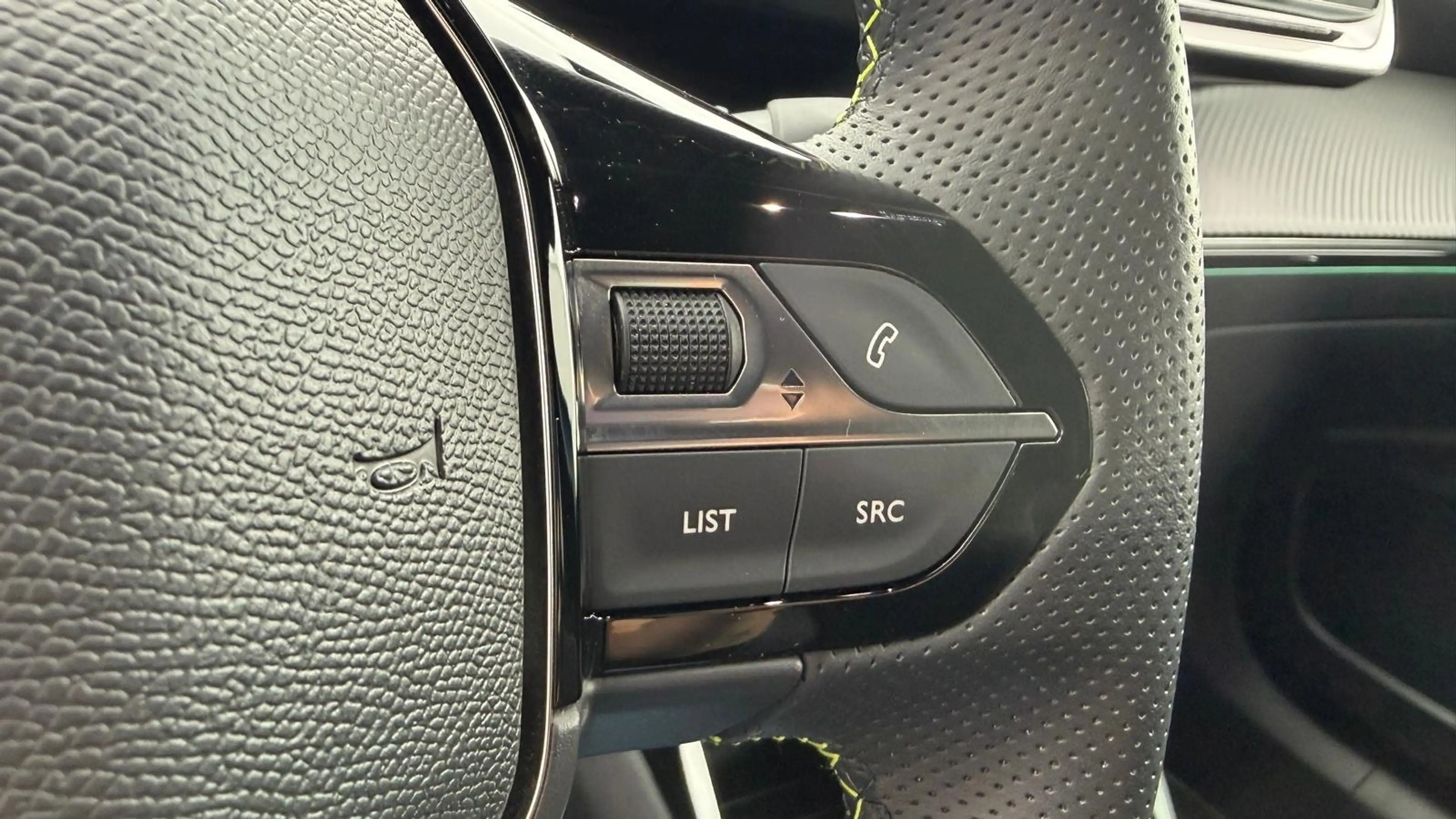 Peugeot e-2008 50KWH 136PK GT PACK AUTOMAAT SOH 100% / NAVI / LED — photo 31