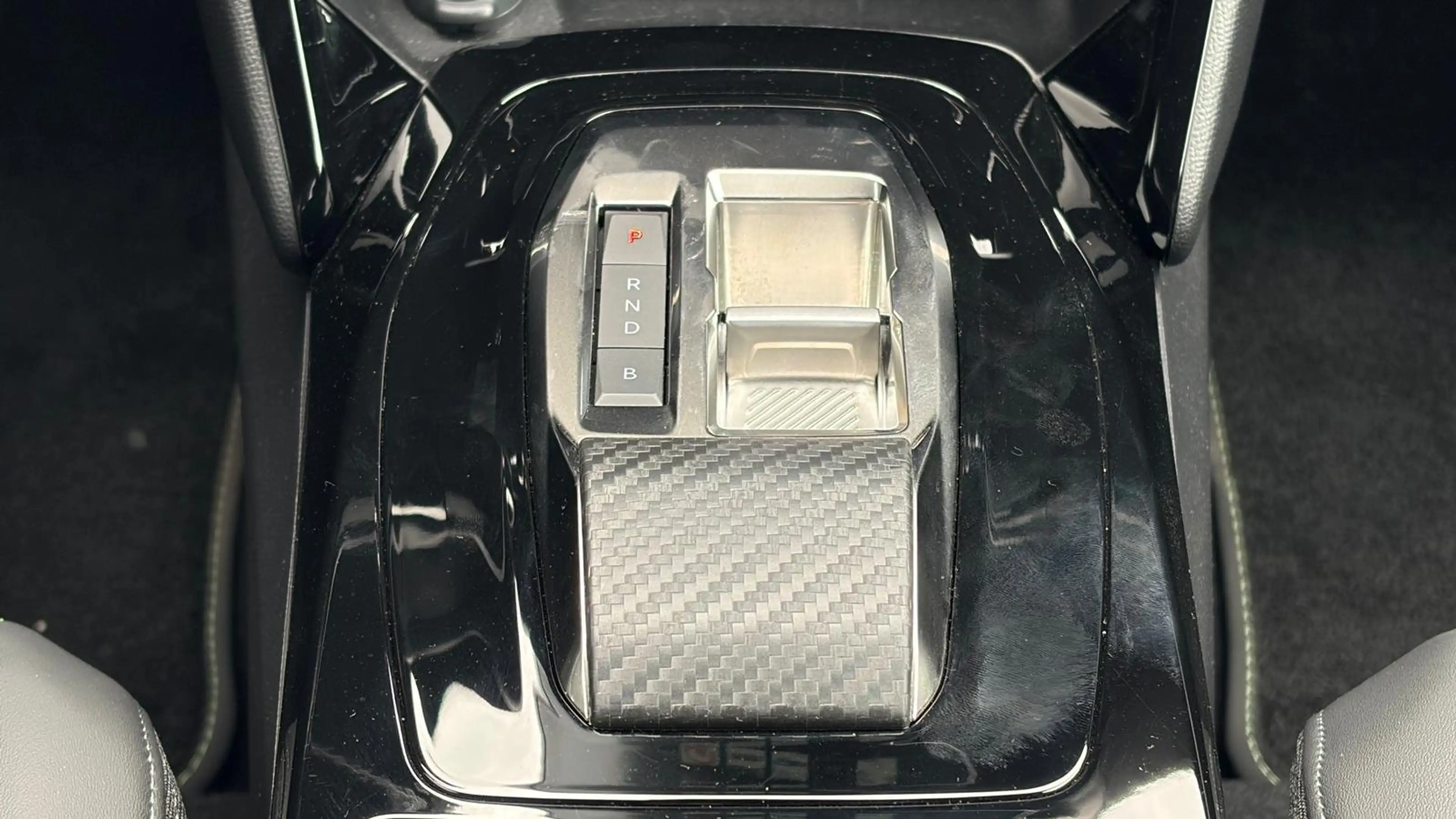 Peugeot e-2008 50KWH 136PK GT PACK AUTOMAAT SOH 100% / NAVI / LED — photo 41