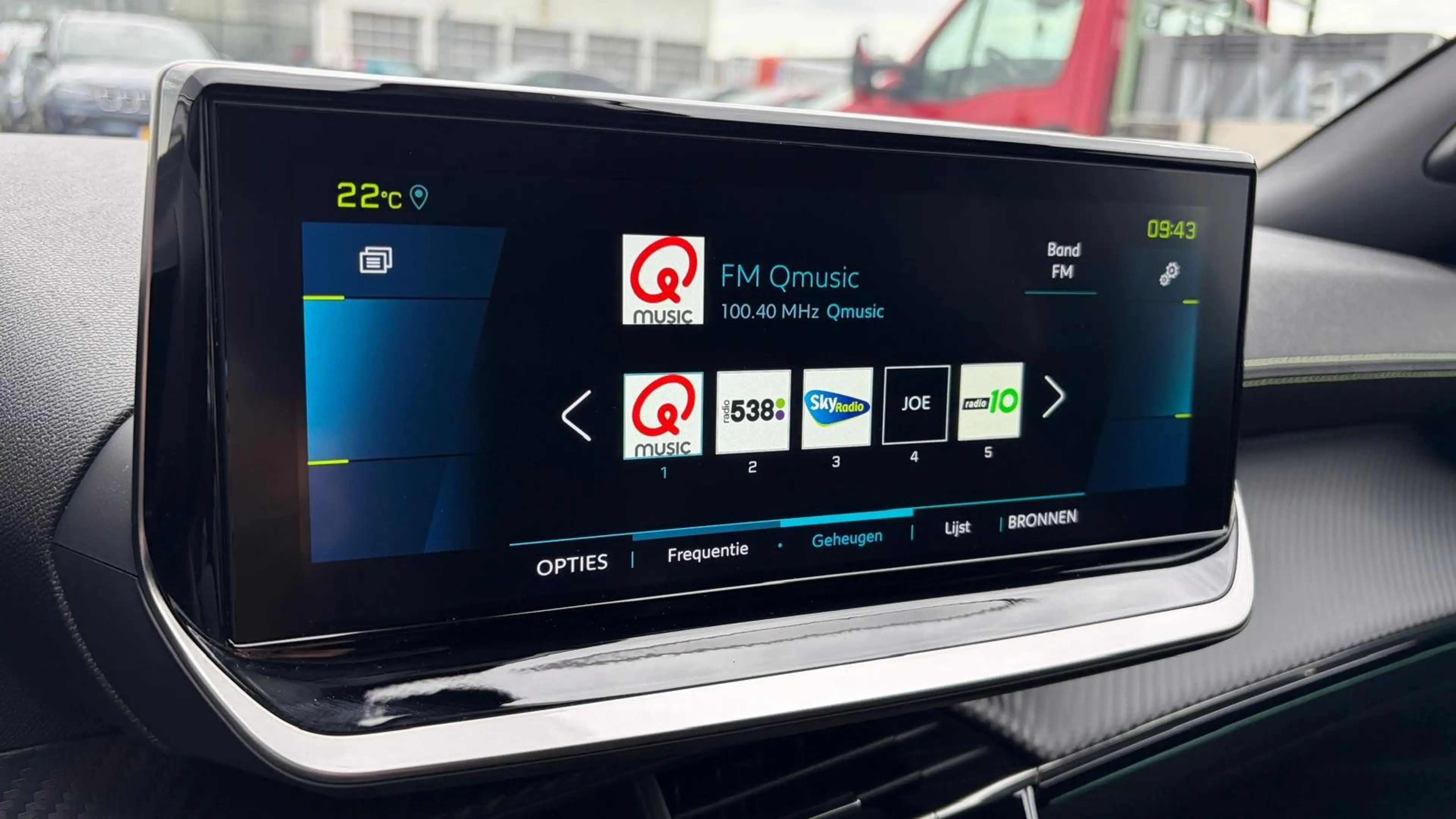 Peugeot e-2008 50KWH 136PK GT PACK AUTOMAAT SOH 100% / NAVI / LED — photo 37