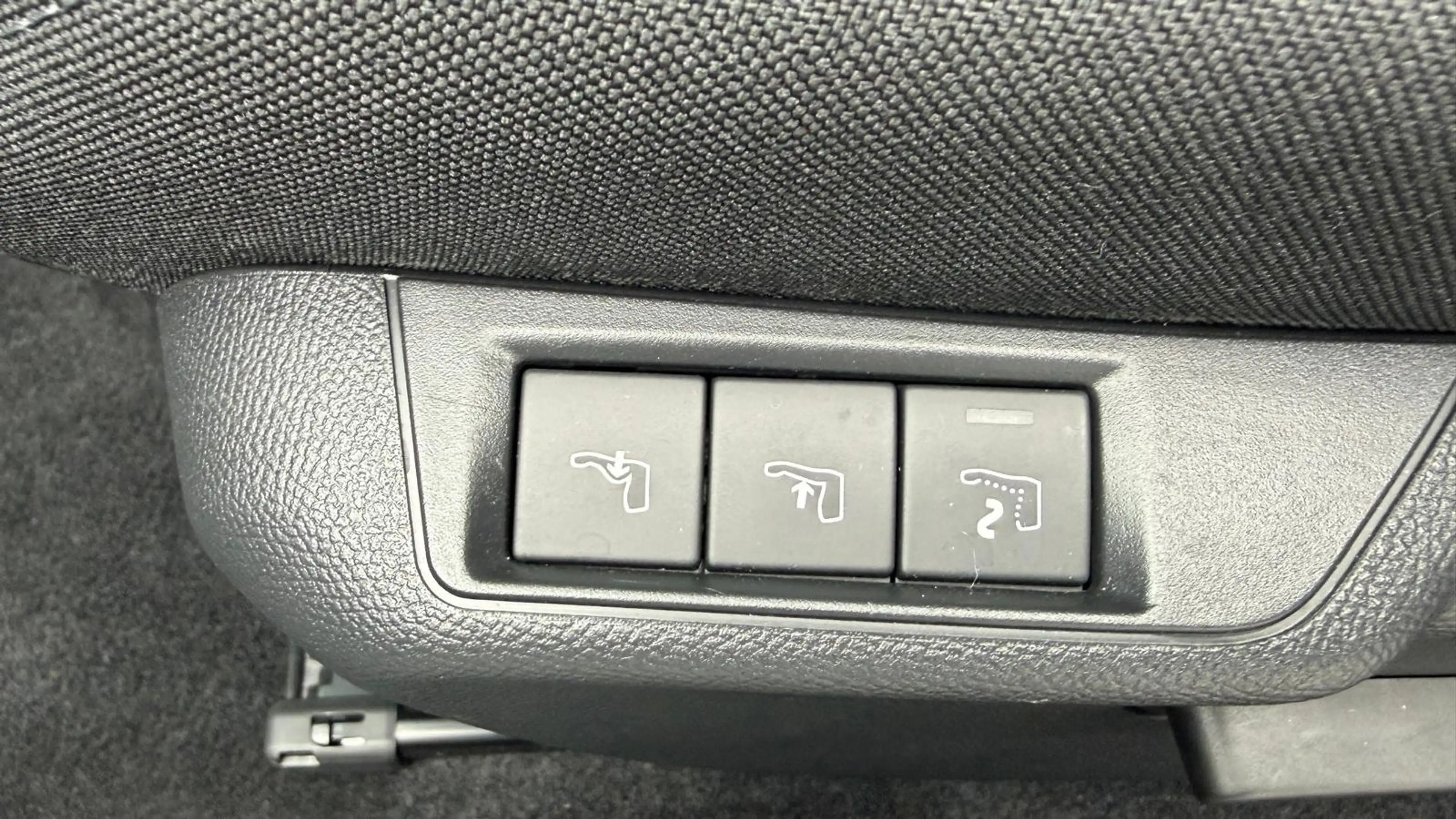 Peugeot e-2008 50KWH 136PK GT PACK AUTOMAAT SOH 100% / NAVI / LED — photo 26