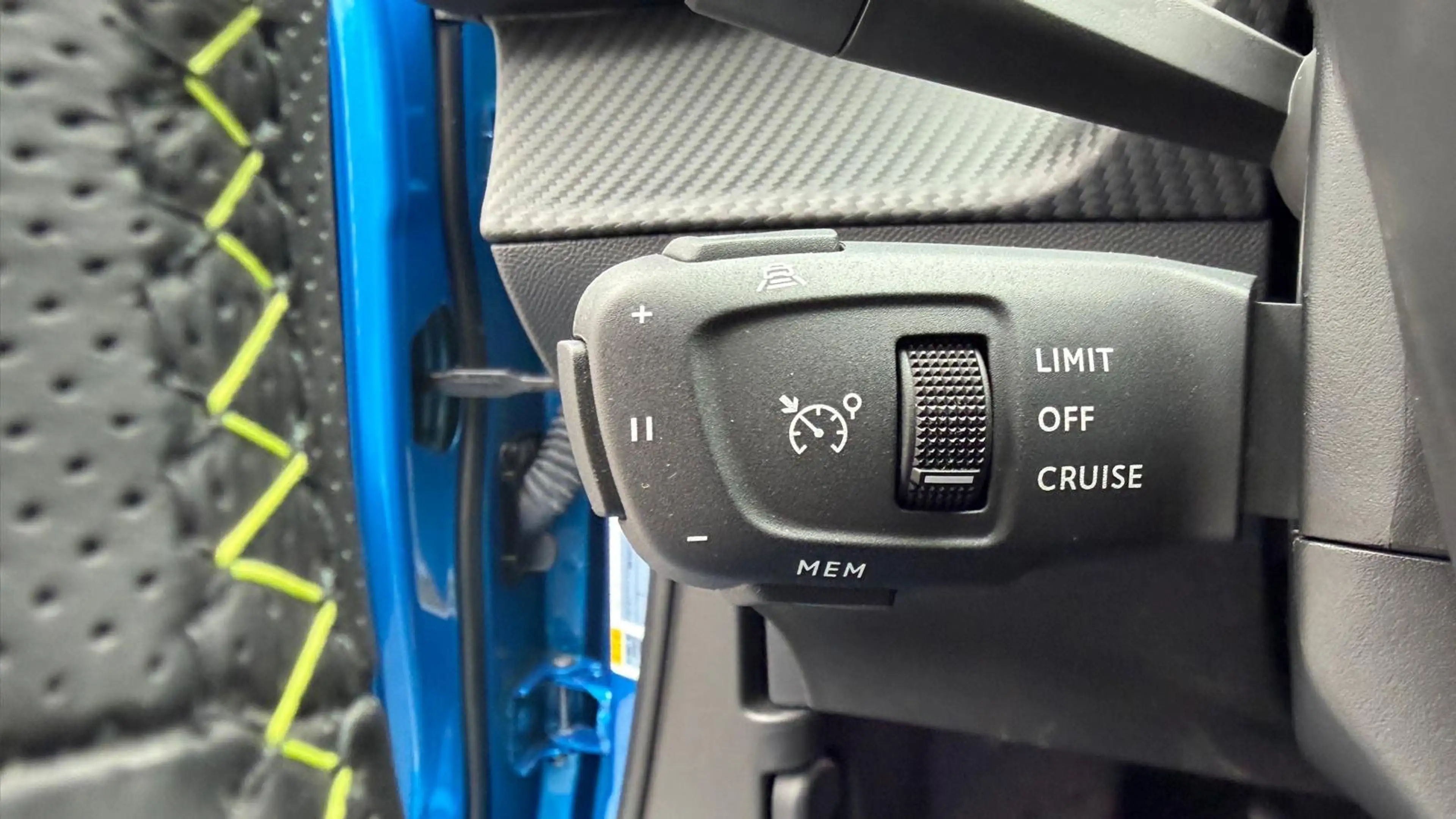Peugeot e-2008 50KWH 136PK GT PACK AUTOMAAT SOH 100% / NAVI / LED — photo 27