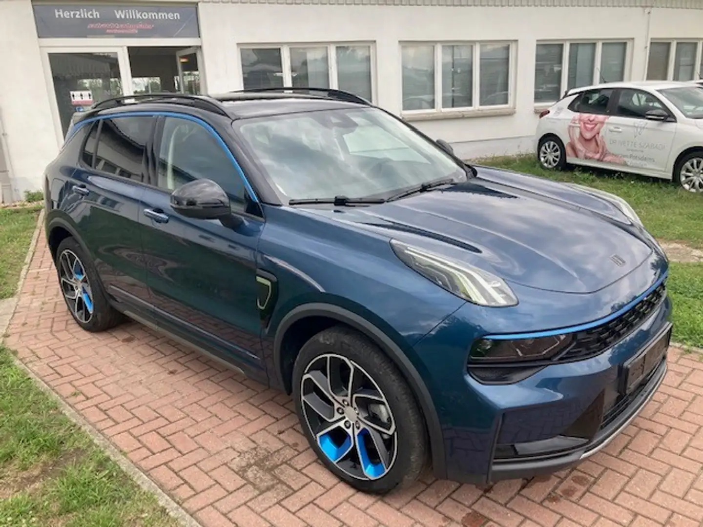 Lynk & Co 01 PHEV+360+LED+Panorama+BLIS+ACC Blauw - 2