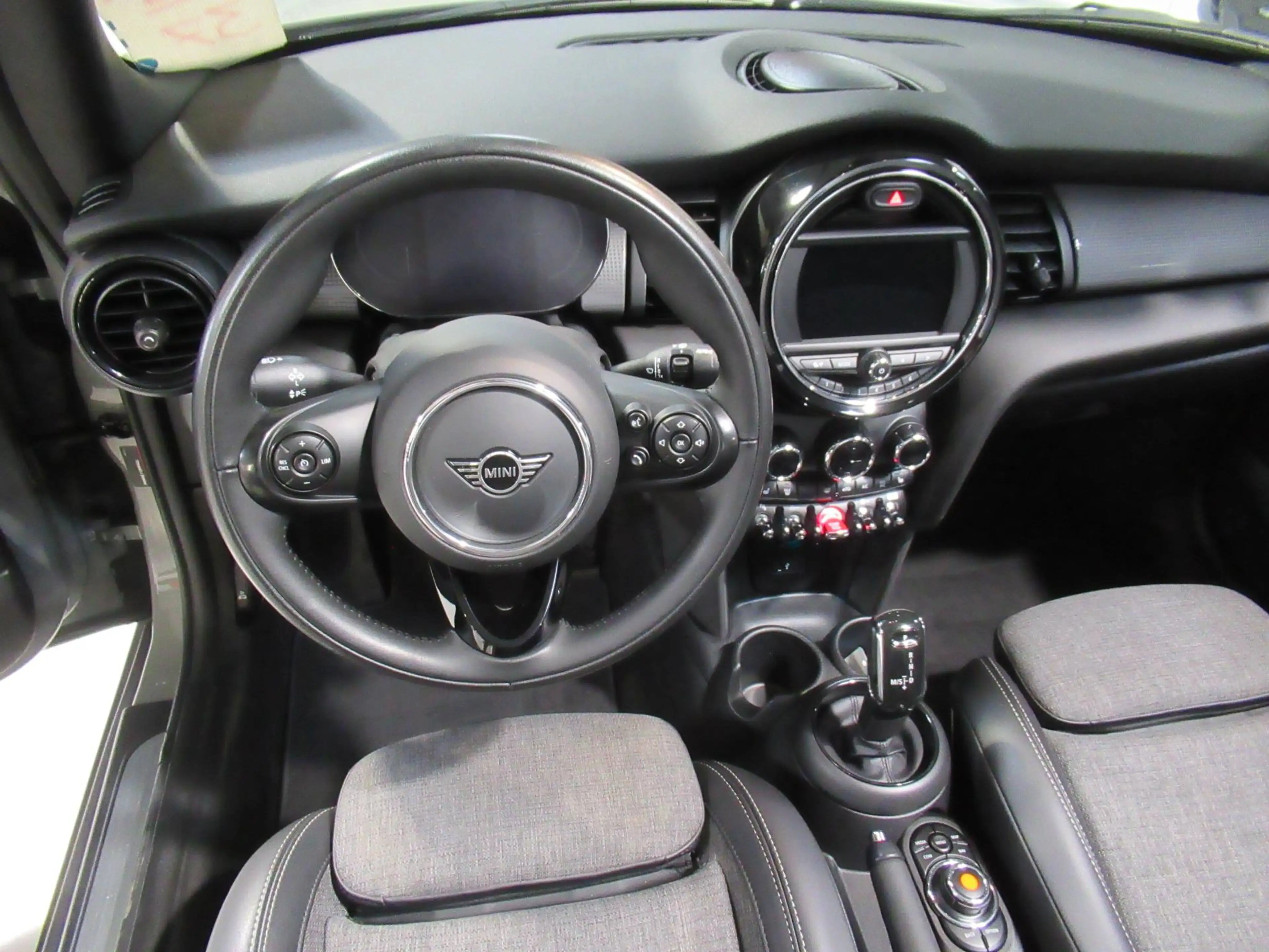 MINI Cooper Cabrio Moonwalk Grey Met zwarte accenten, altijd TOP! Digitale tacho, LED British Flag Navi Sportzetels — photo 10