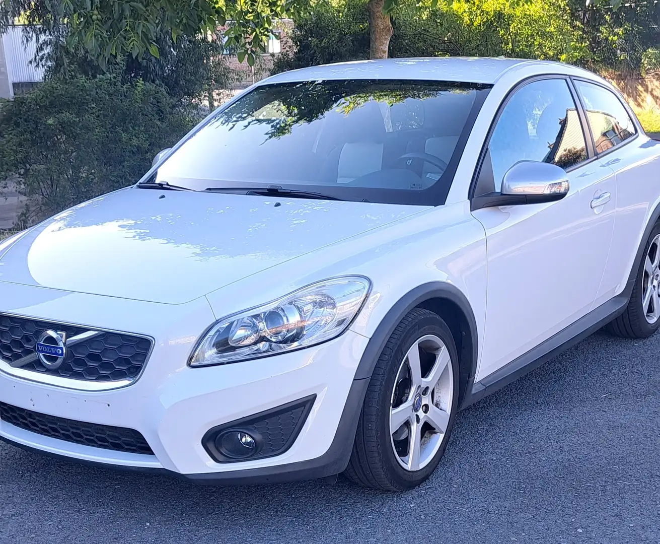 Volvo C30 C30 1.6 D DRIVe Start/Stop R-design Blanc - 2