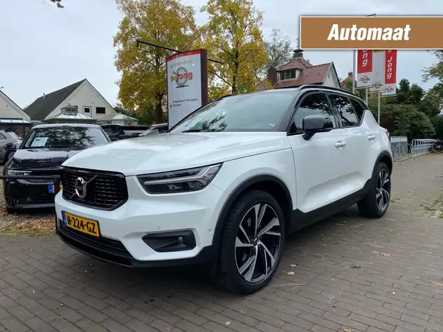 Volvo XC40 2.0 T4 AWD 190 PK R-Design AUTOMAAT / PANO / HALF