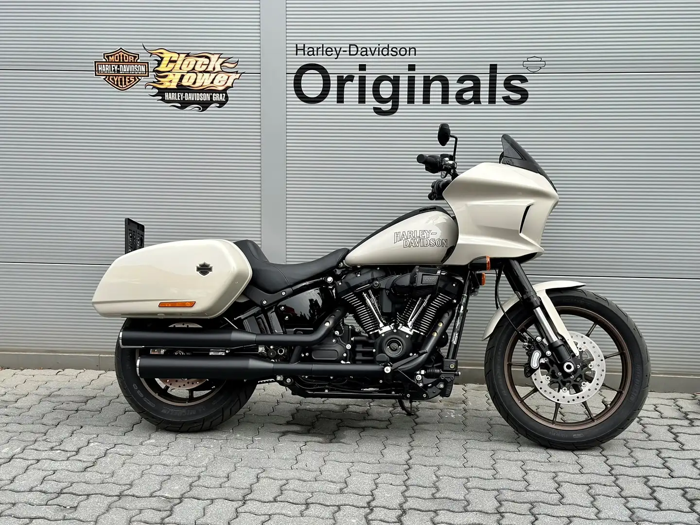 Harley-Davidson Softail 2023, White Sand Pearl Bílá - 1