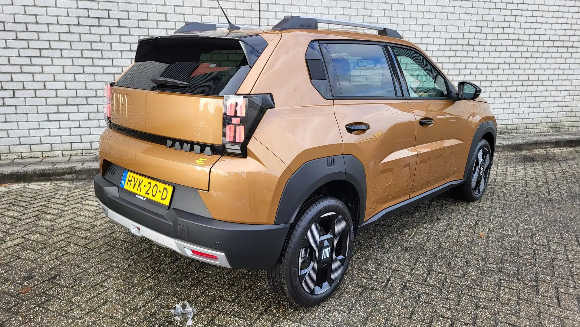 Fiat Grande Panda La Prima 11 kW 44 kWh | Navigatie | draadloos Appl Bruin - 2