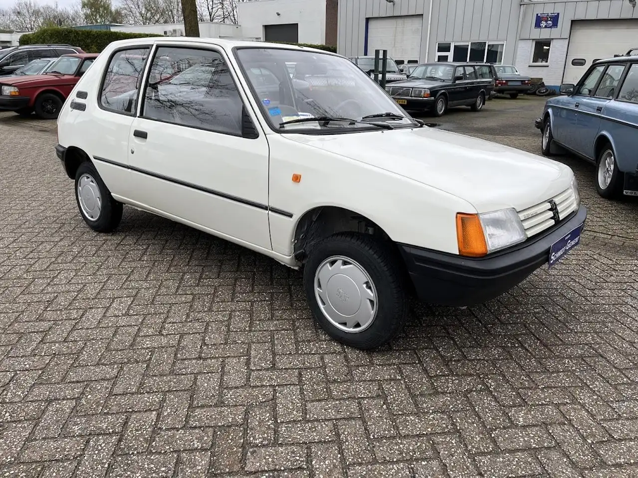 Peugeot 205 1.0 XE 1990 slechts 14.575 km!, foto 3