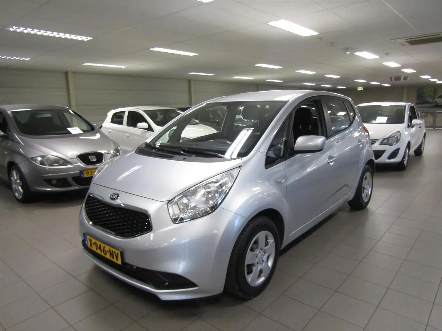 Kia Venga 1.4 MPi 90pk ComfortLine Airco Gris - 2